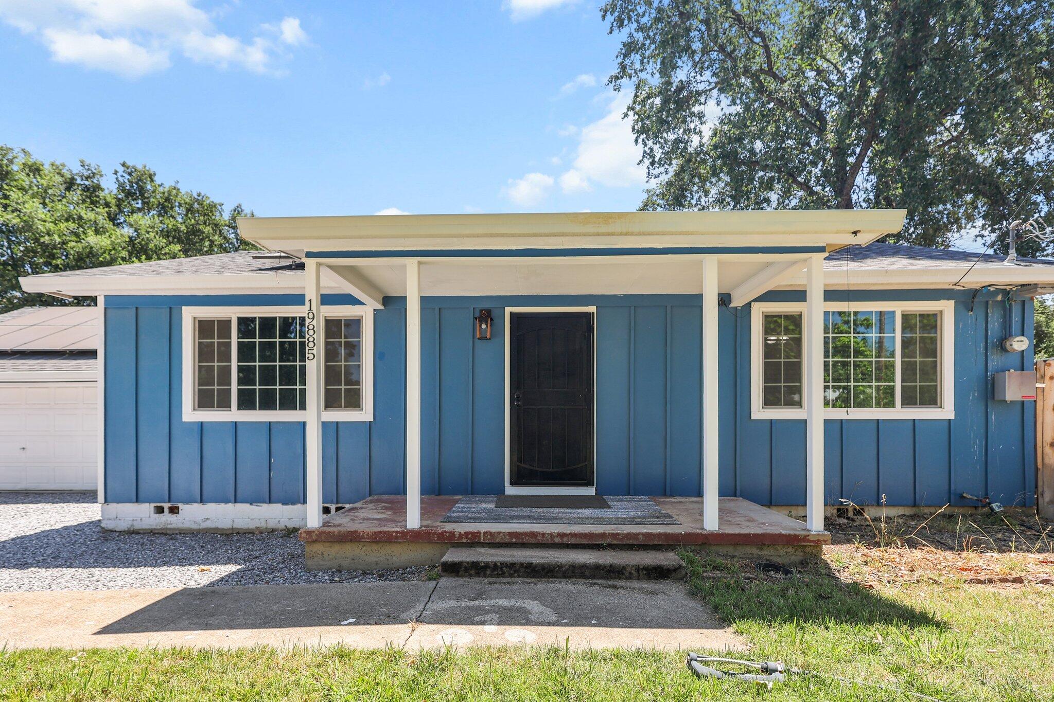 19885 Loop Street Anderson, CA 96007 - Photo 2 of 30 Welcome home!
