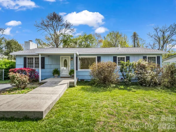 $499,000 | 212 Vance Avenue, Black Mountain, NC 28711