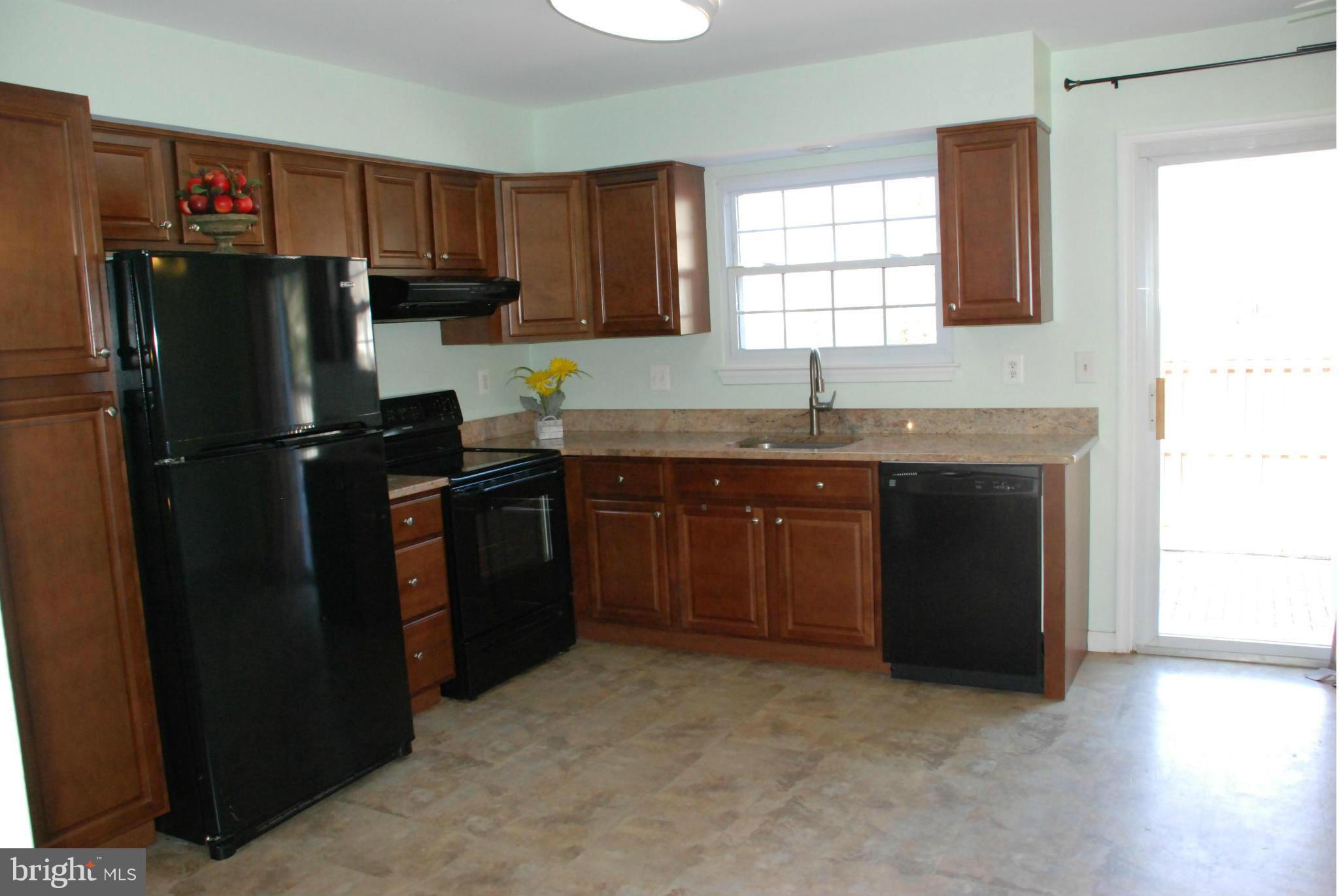 14829 Hammersmith Circle Silver Spring, MD 20906 - Photo 4 of 18 Kitchen