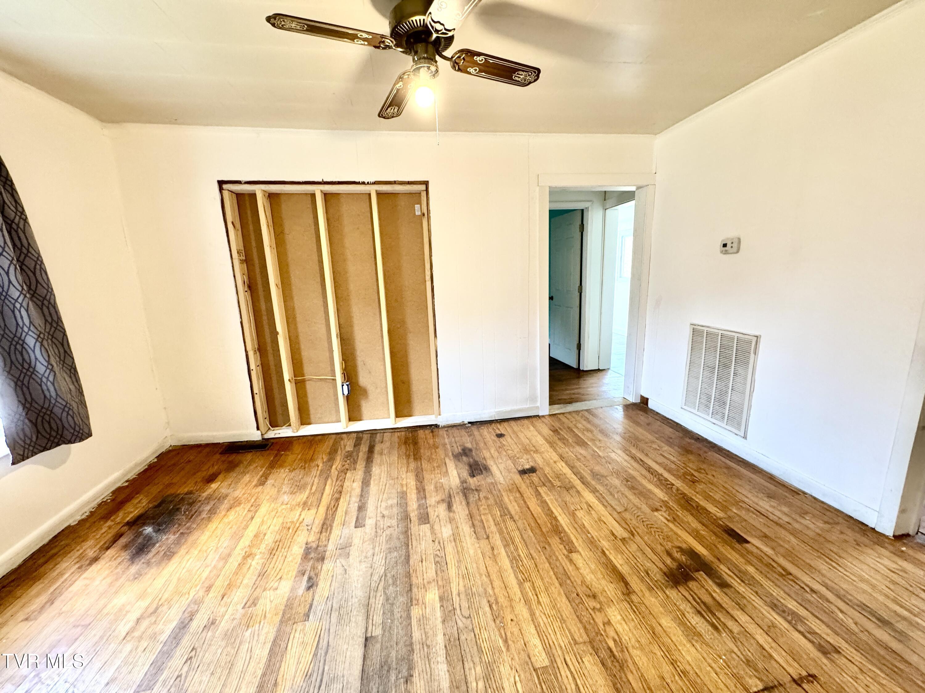 2342 Roda Road Appalachia, VA 24216 - Photo 24 of 30 EMPTY DINING ROOM