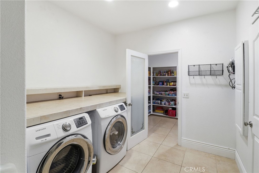 16025 Perry Heights Drive Riverside, CA 92504 - Photo 24 of 52 a utility room with dryer and washer