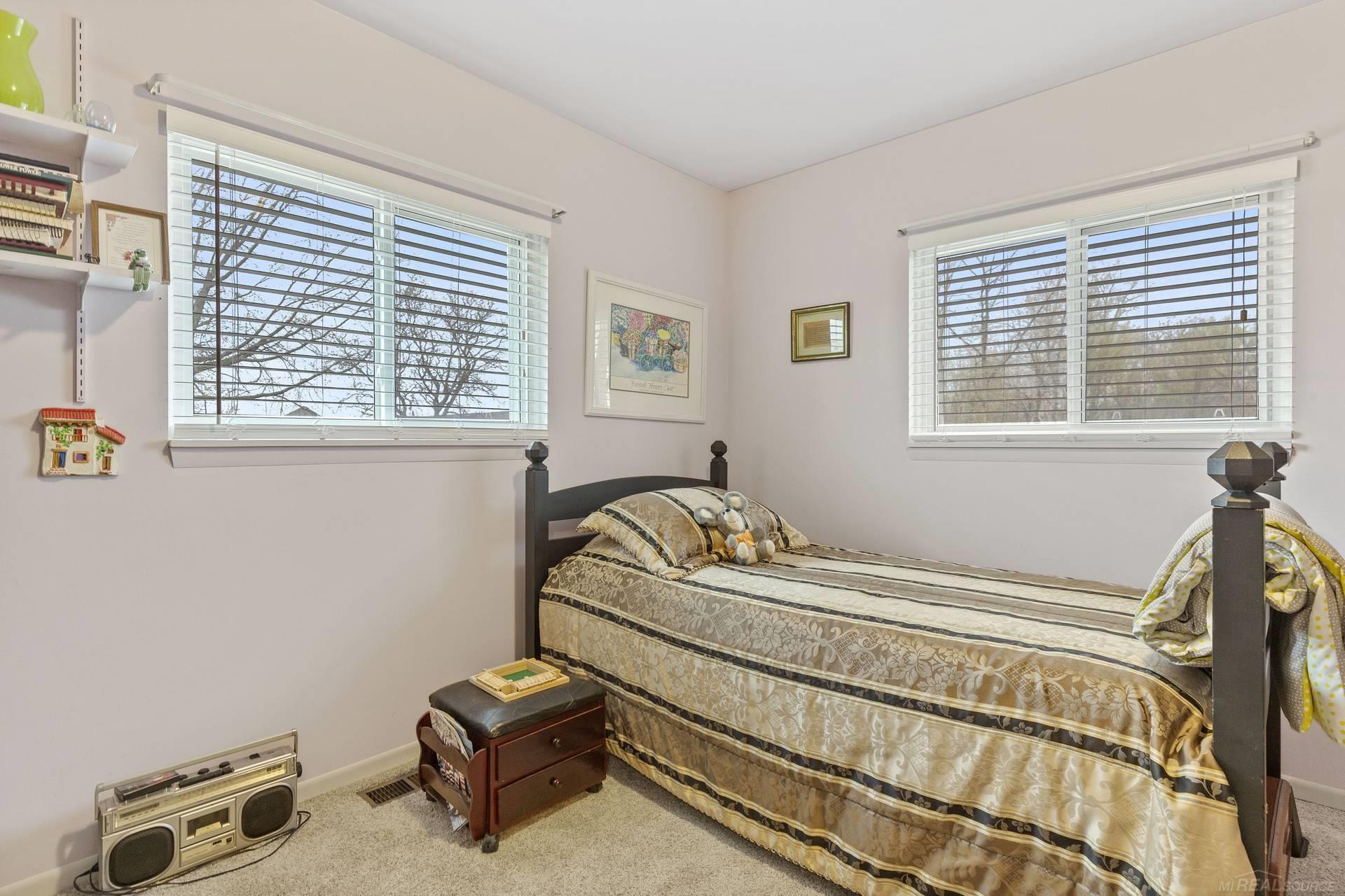 29400 Hickey Road New Baltimore, MI 48051 - Photo 28 of 50 50106851-27.JPG