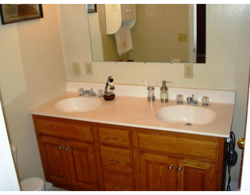 11 Wamsutta Ridge Road Charlton, MA 01507 - Photo 15 of 24