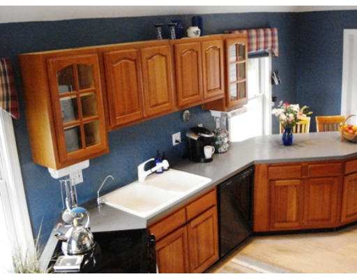 11 Wamsutta Ridge Road Charlton, MA 01507 - Photo 4 of 24