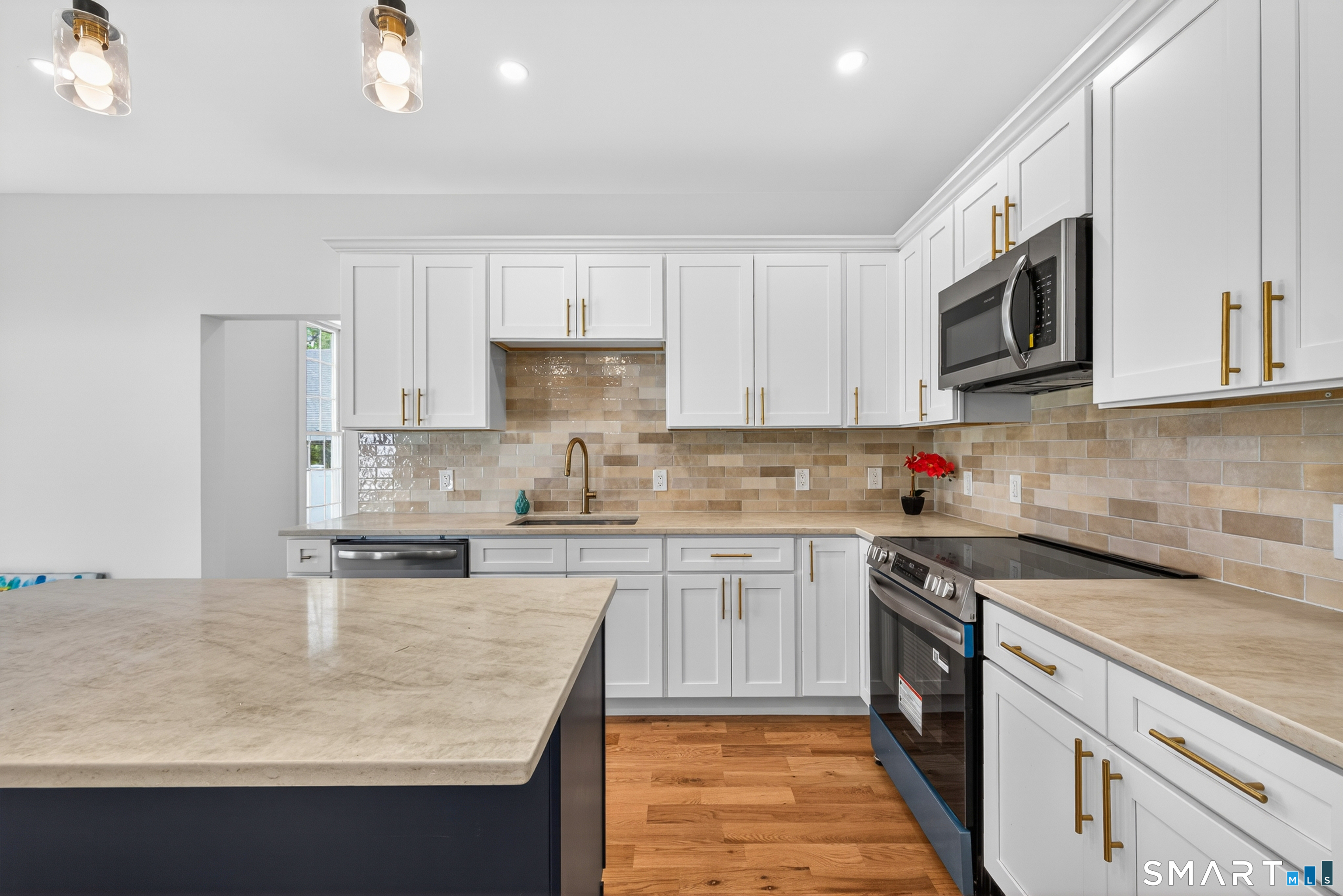367 South End Road Southington, CT 06479 - Photo 9 of 40