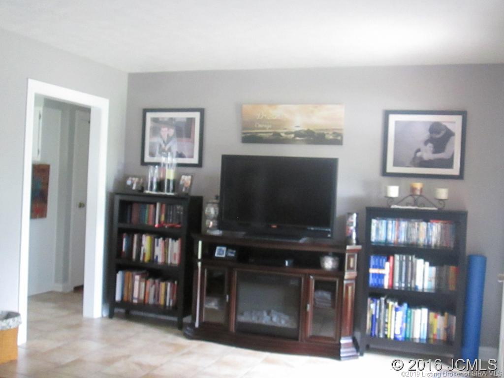 207 Spruce Lane Hanover, IN 47243 - Photo 3 of 16 Gallery Image 3