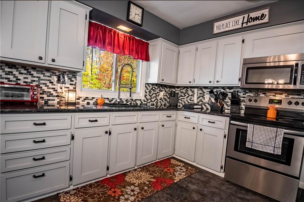 2765 Morefield Road Hermitage, PA 16148 - Photo 8 of 29 Gallery Image 8