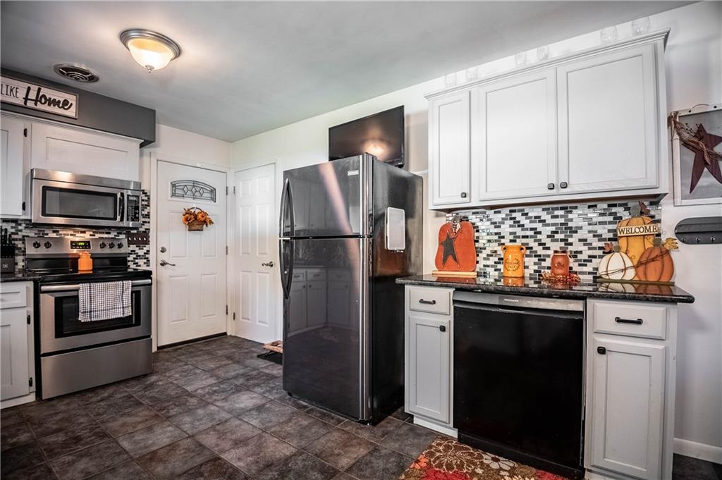 2765 Morefield Road Hermitage, PA 16148 - Photo 9 of 29 Gallery Image 9