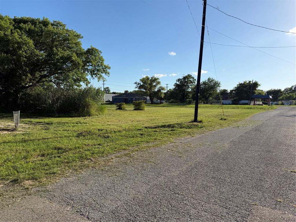 808 East 3rd Street Bonham, TX 75418 - Photo 4 of 8