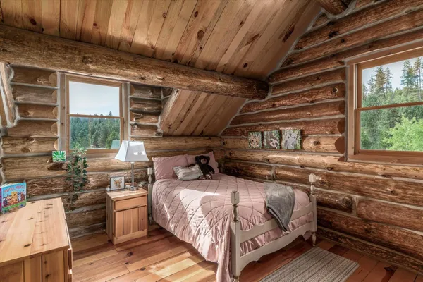 $1,000,000 | 4105 E Springdale Hunters Road, Springdale, WA 99173