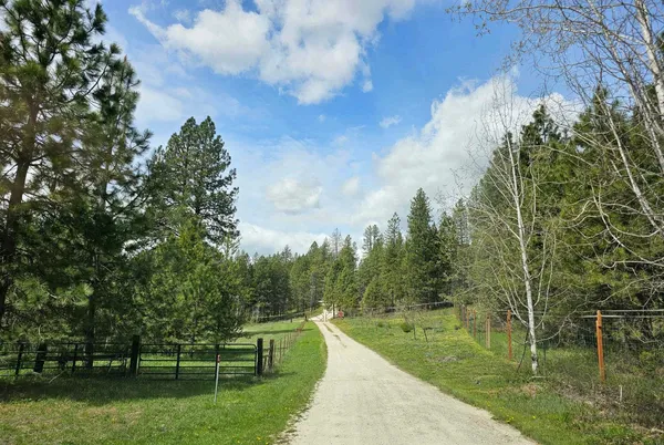 $1,000,000 | 4105 E Springdale Hunters Road, Springdale, WA 99173