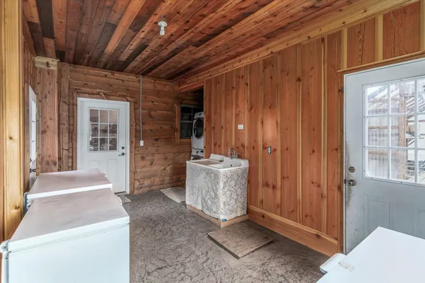 $1,000,000 | 4105 E Springdale Hunters Road, Springdale, WA 99173