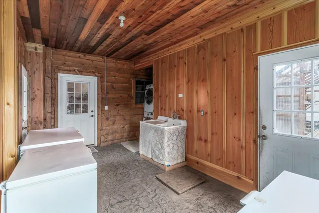 $1,000,000 | 4105 E Springdale Hunters Road, Springdale, WA 99173