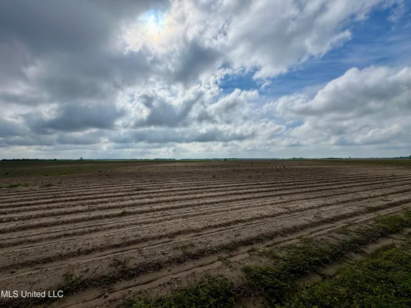 $1,000,000 | Farrell Road, Clarksdale, MS 38614