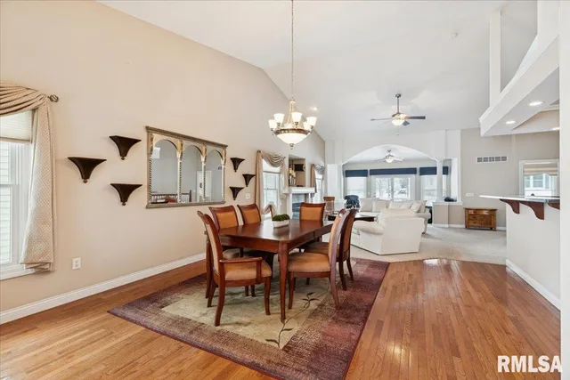 $369,900 | 707 Wells Fargo Trail, Le Claire, IA 52753