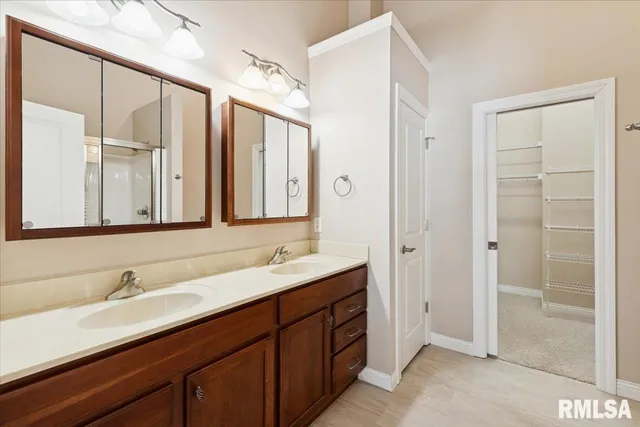 $369,900 | 707 Wells Fargo Trail, Le Claire, IA 52753