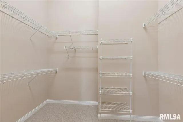 $369,900 | 707 Wells Fargo Trail, Le Claire, IA 52753