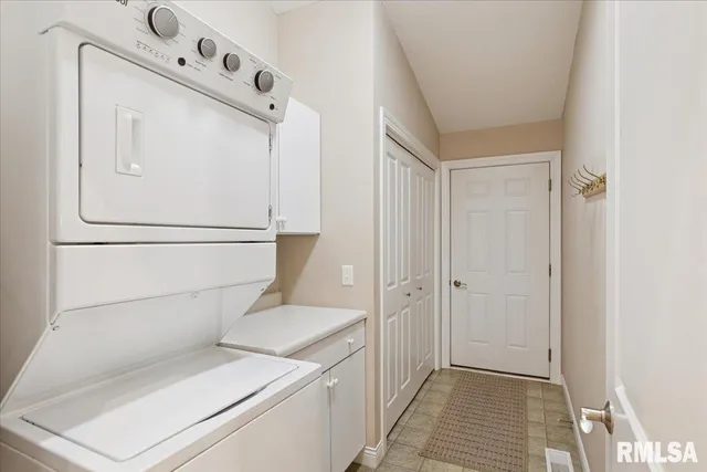 $369,900 | 707 Wells Fargo Trail, Le Claire, IA 52753