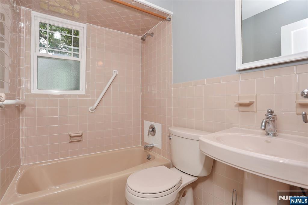28-19 Warren Road Fair Lawn, NJ 07410 - Photo 17 of 41 Gallery Image 17