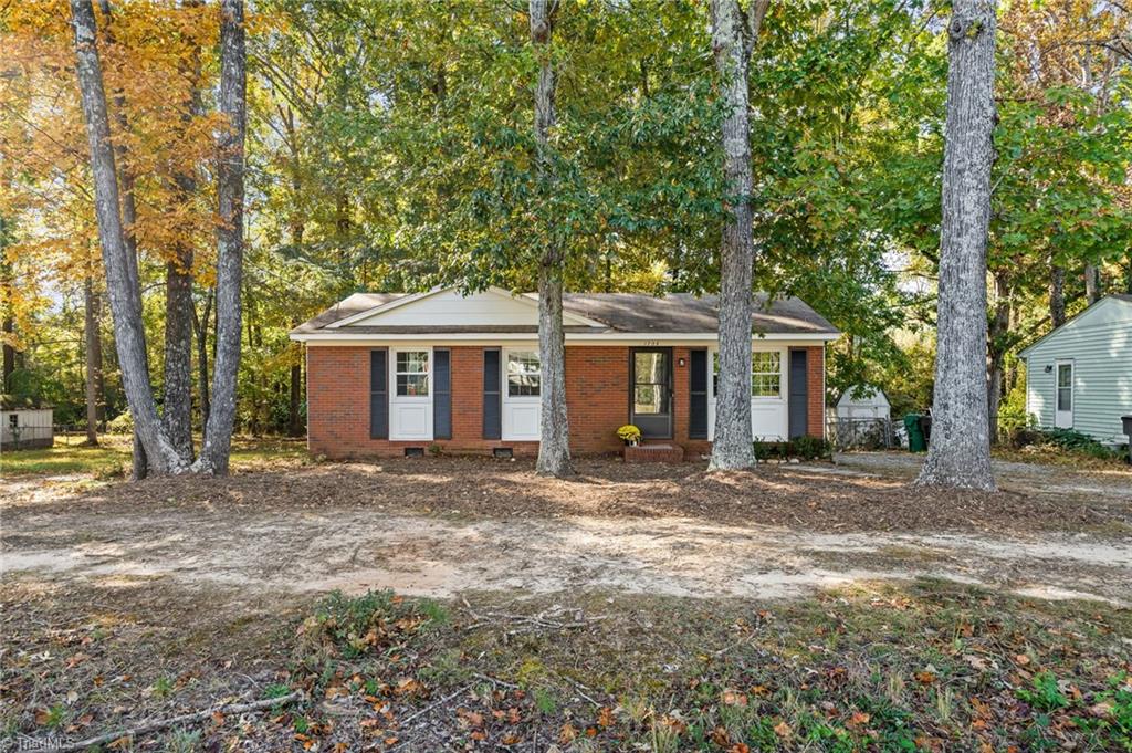1704 Cedrow Drive High Point, NC 27260 - Photo 2 of 26