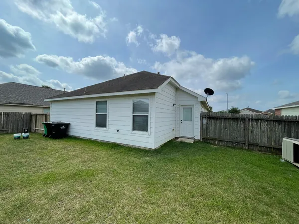 $1,800 | 8714 Sunset Pond Drive, Tomball, TX 77375