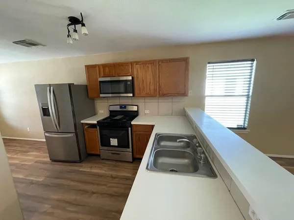 $1,800 | 8714 Sunset Pond Drive, Tomball, TX 77375