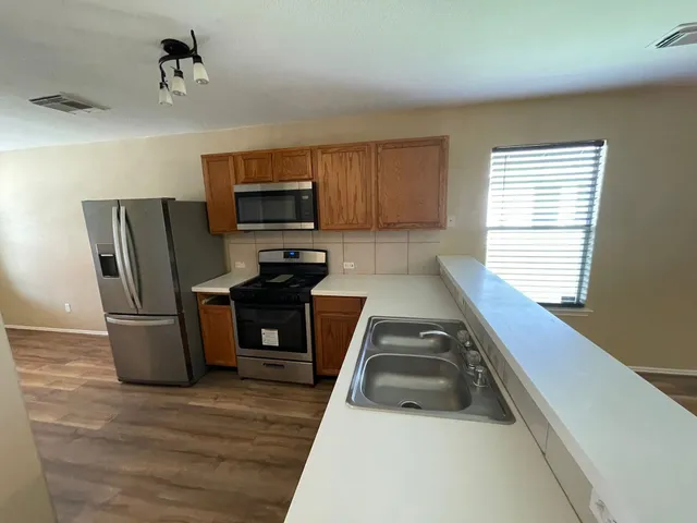 $1,800 | 8714 Sunset Pond Drive, Tomball, TX 77375