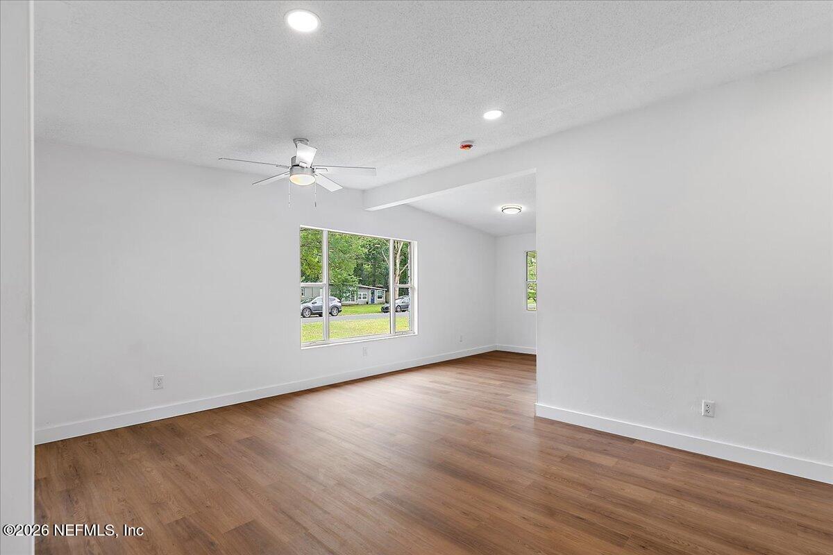 6903 Clovis Road Jacksonville, FL 32205 - Photo 16 of 18 01-Living Room