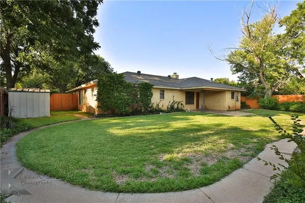 a view of a house with a backyard