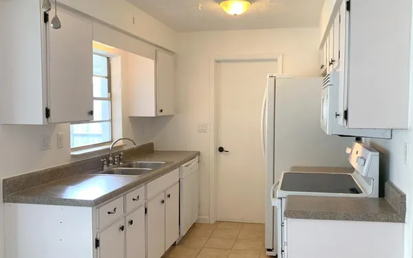 $1,449 | 42 Roosevelt Boulevard, Unit 1, Beverly Hills, FL 34465