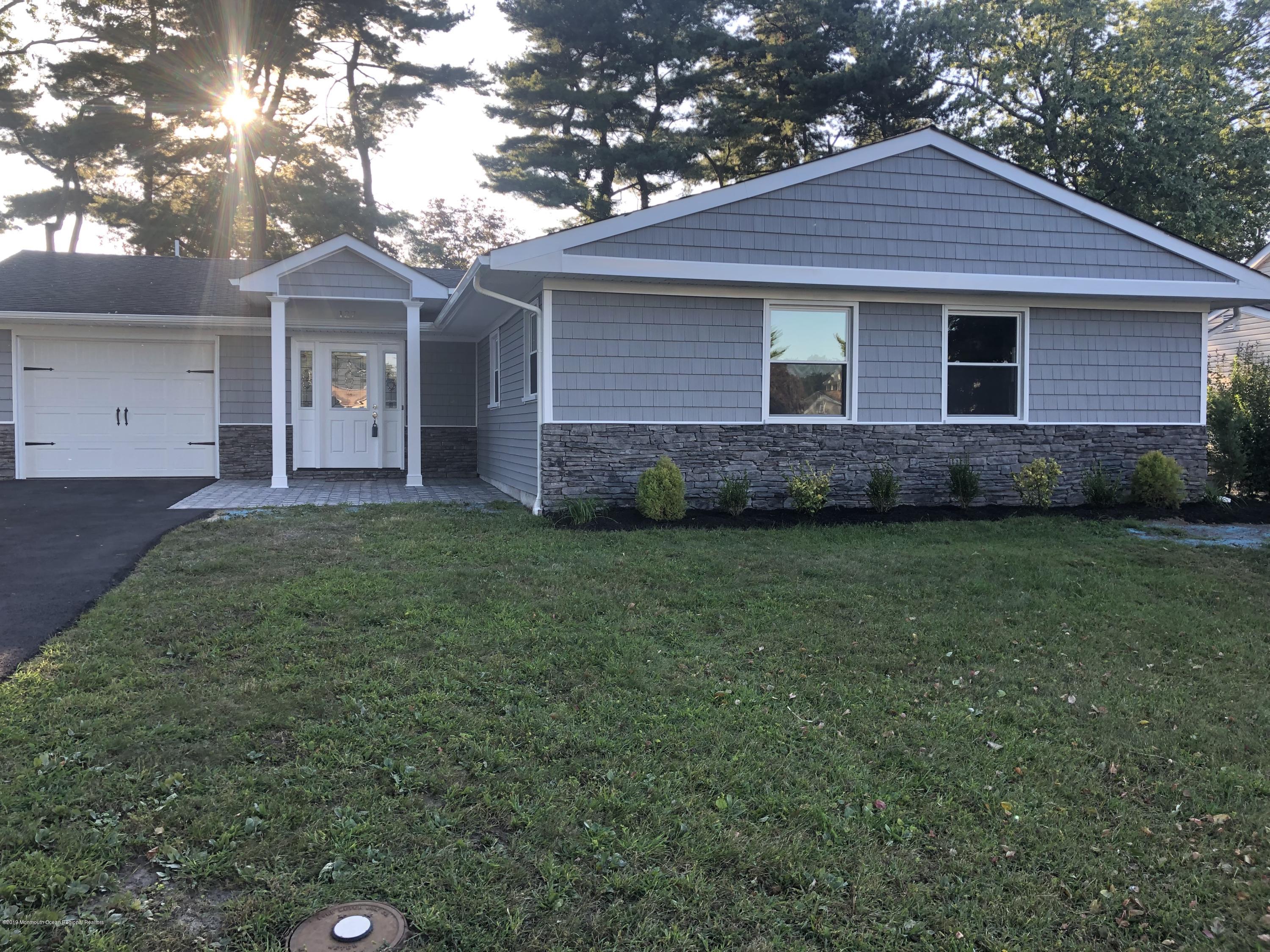 127 Idolstone Lane Matawan, NJ 07747 - Photo 3 of 36 IMG_7411