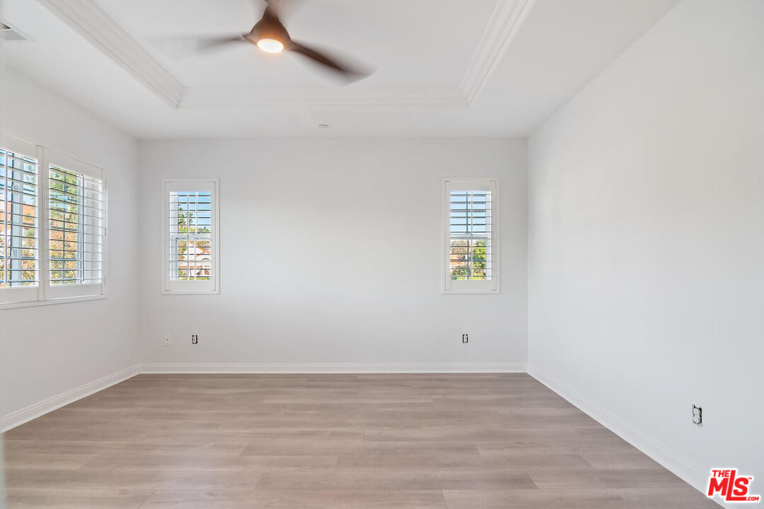 291 Santa Susana Road Camarillo, CA 93010 - Photo 15 of 32 an empty room with a window