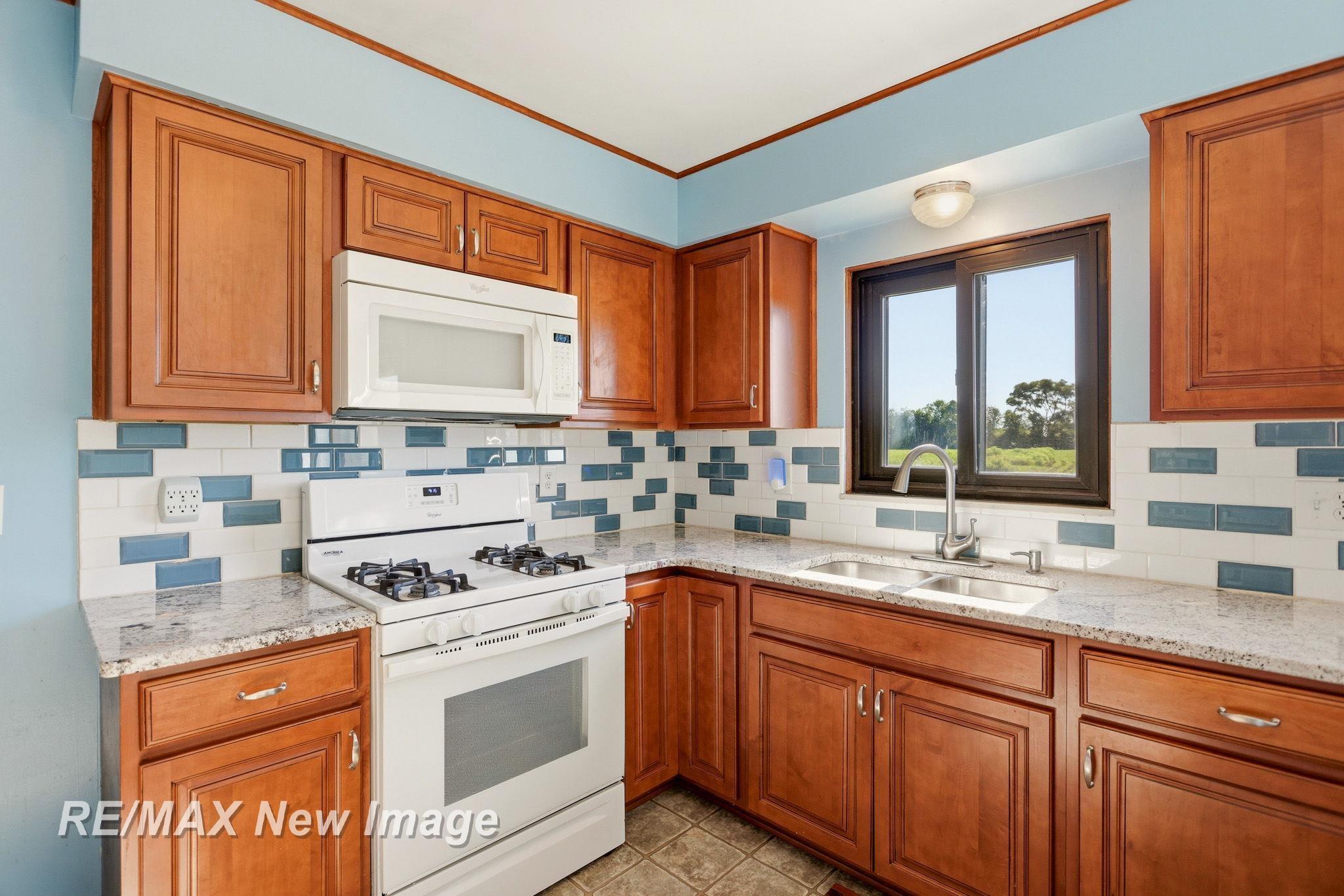 577 South Lincoln Road Bay City, MI 48708 - Photo 15 of 46