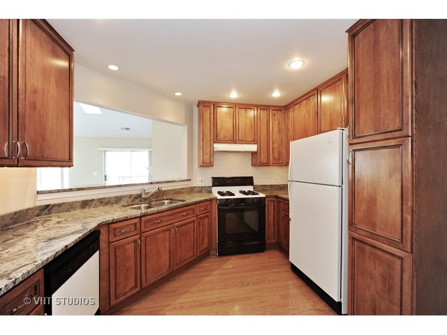 1964 North Silver Lake Road Arlington Heights, IL 60004 - Photo 4 of 10