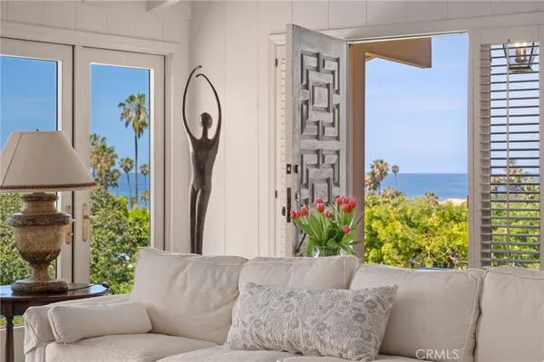$7,900,000 | 8361 Calle Del Cielo, La Jolla, CA 92037