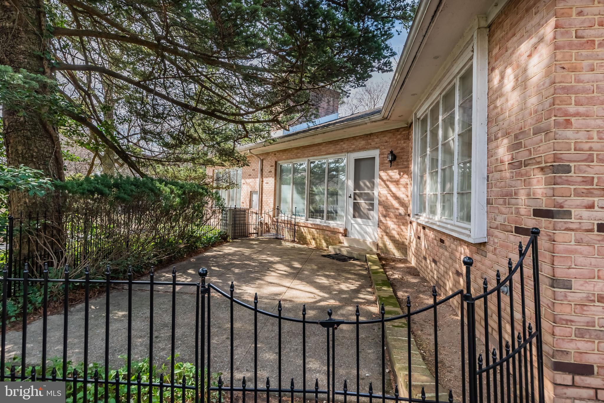 110 Hillside Road Harrisburg, PA 17104 - Photo 4 of 40 Gallery Image 4