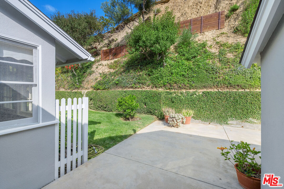 3520 Longridge Avenue Sherman Oaks, CA 91423 - Photo 33 of 37 a view of a garden with a bench in garden