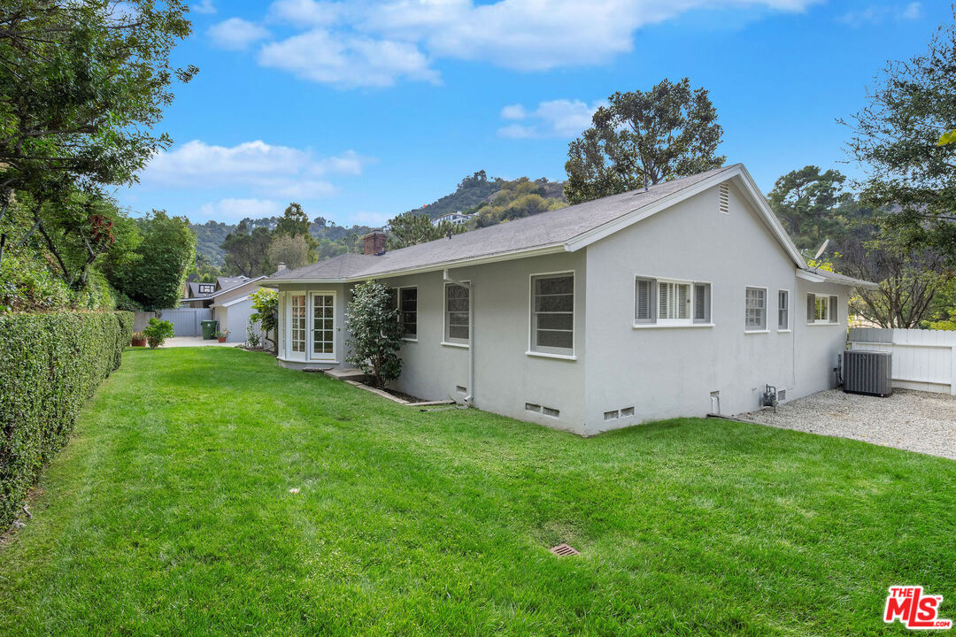 3520 Longridge Avenue Sherman Oaks, CA 91423 - Photo 36 of 37 a view of a yard with a house and garden