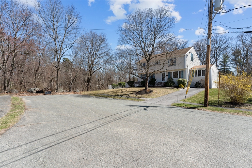 9 Newington Road Peabody, MA 01960 - Photo 4 of 41 Gallery Image 4