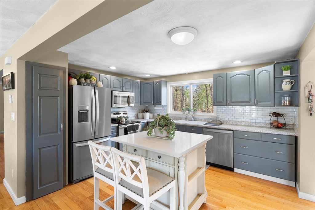 9 Newington Road Peabody, MA 01960 - Photo 7 of 41 Gallery Image 7