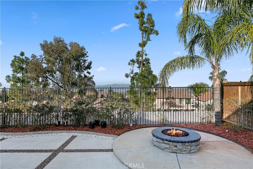 747 Donatello Drive Corona, CA 92882 - Photo 43 of 56 a view of a chairs and a small yard