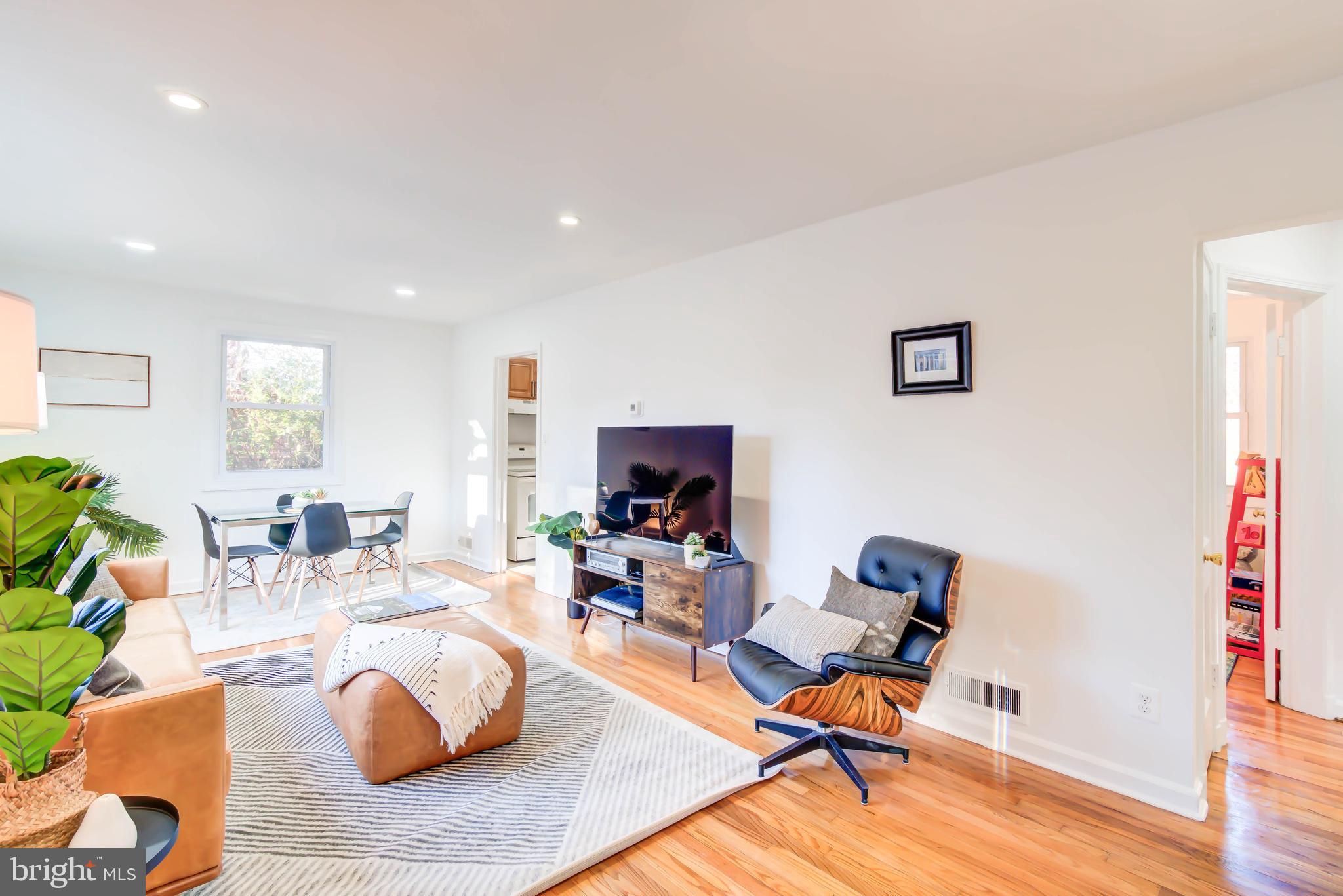 11613 Gail Place Silver Spring, MD 20902 - Photo 6 of 28 Living room