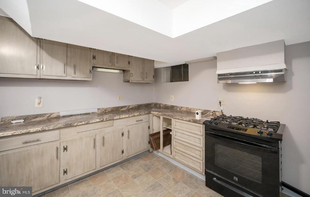 6507 Byron Avenue Springfield, VA 22150 - Photo 6 of 7 Full kitched