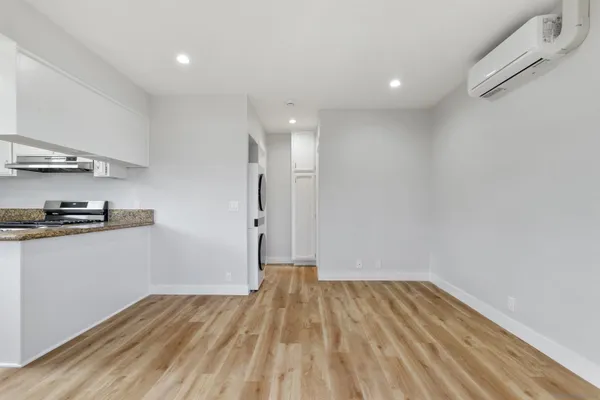 $3,200 | 520 Street La, Unit 1, La Jolla, CA 92037