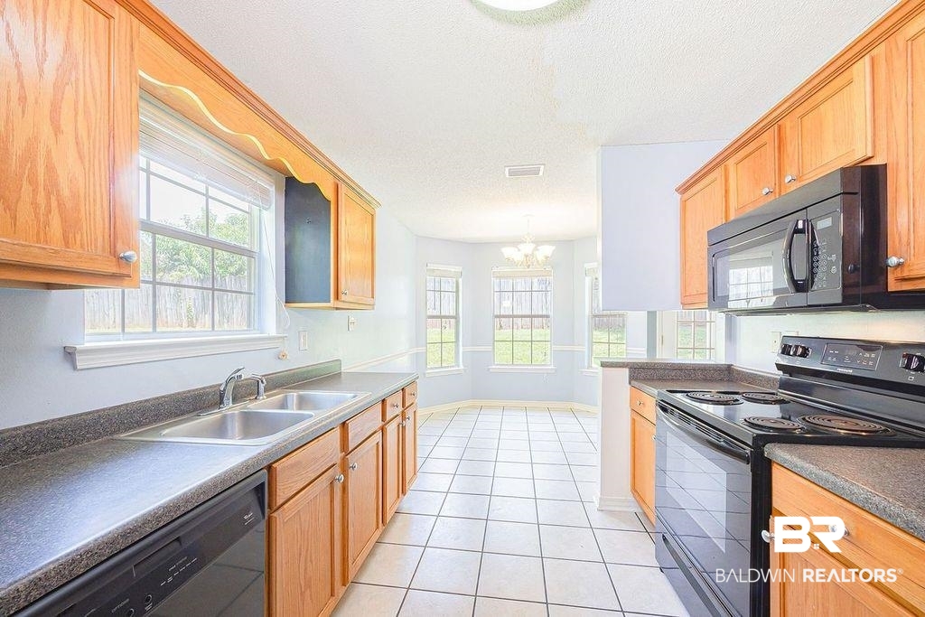 104 Perry Circle Daphne, AL 36526 - Photo 6 of 18 Kitchen nook