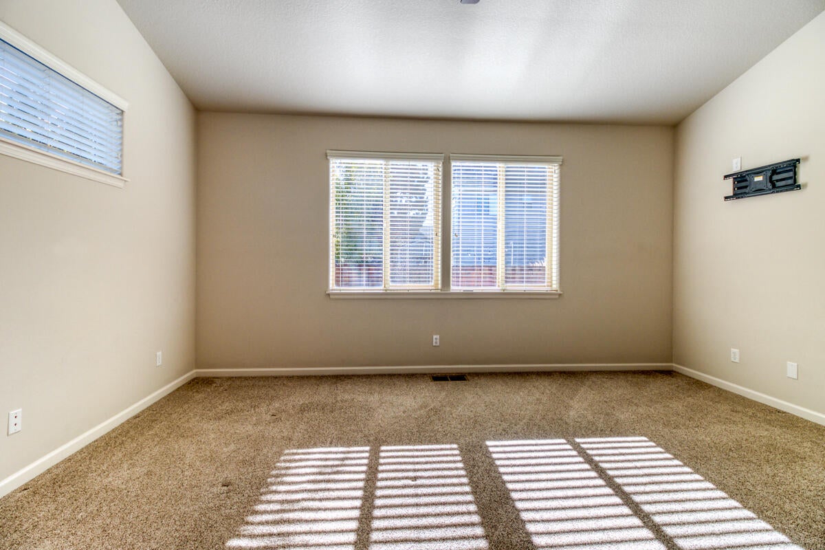 748 Northwest 28th Loop Redmond, OR 97756 - Photo 15 of 31 CREP0010