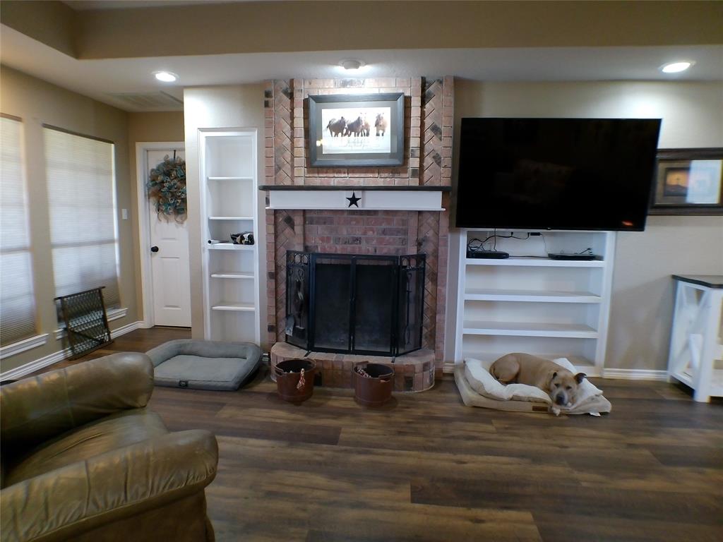 200 County Road 3170 Decatur, TX 76234 - Photo 22 of 31 a living room with furniture and a flat screen tv
