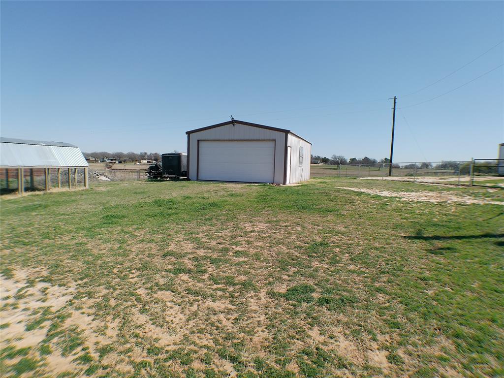 200 County Road 3170 Decatur, TX 76234 - Photo 27 of 31 a big room with yard and fence