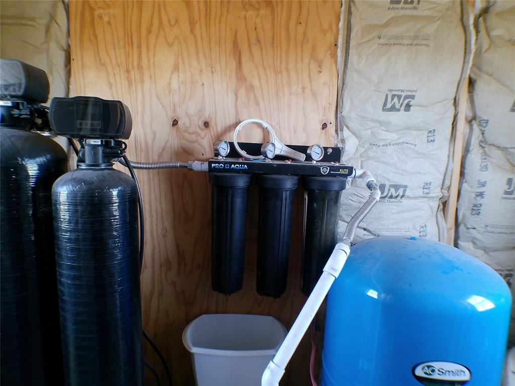 200 County Road 3170 Decatur, TX 76234 - Photo 30 of 31 a view of entryway with furniture