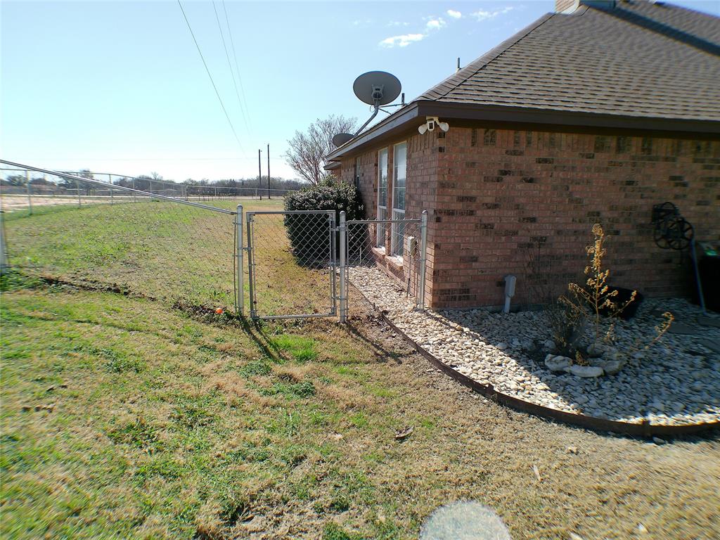 200 County Road 3170 Decatur, TX 76234 - Photo 4 of 31 a view of a backyard